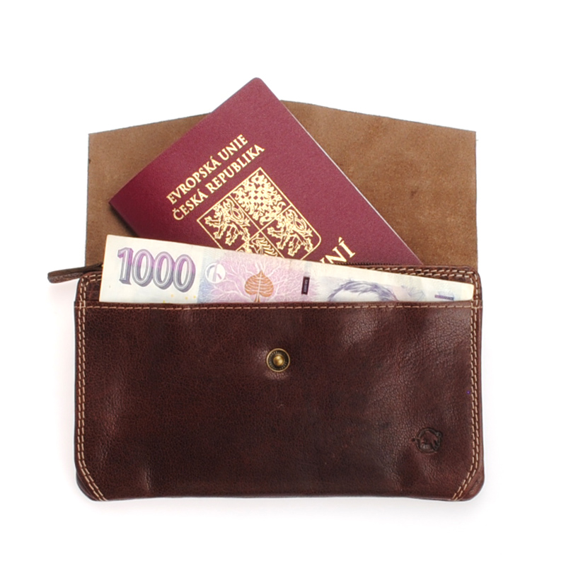 Hnědá kožená peněženka s místem i na pas DIVOKY BY