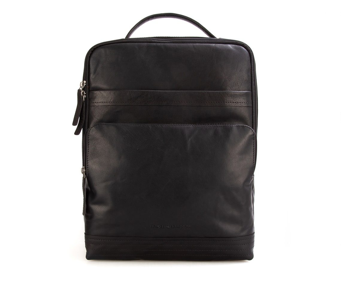 černý kožený batoh na laptop