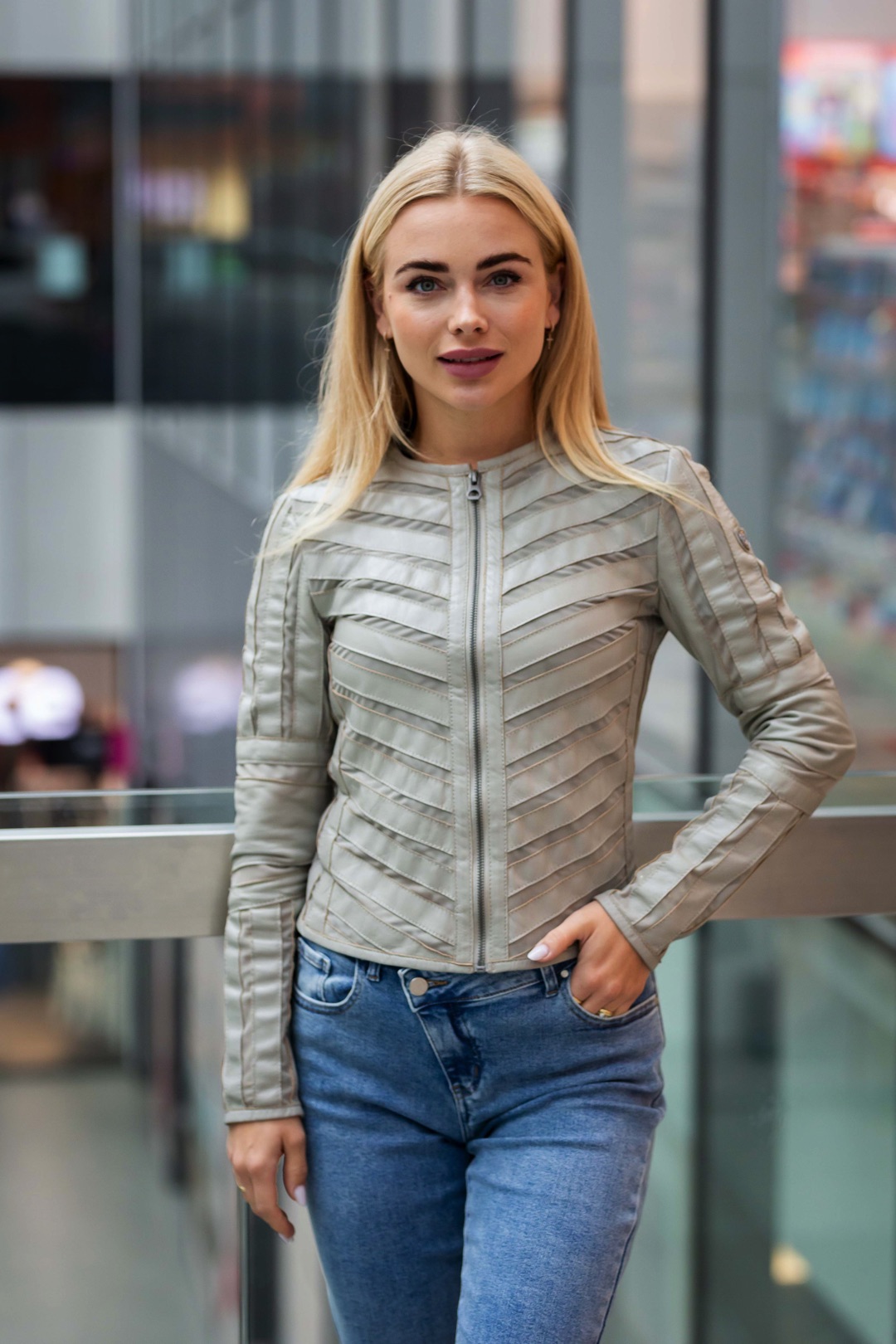 šedá perforovaná dámská kožená bunda