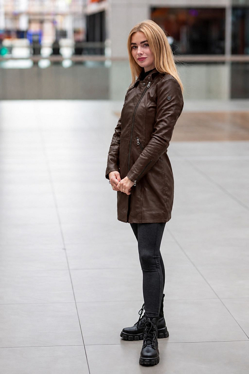 Caro DB DCHOC 2.jpg